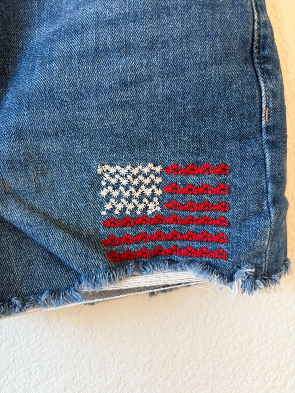 Old Navy Blue Distressed Denim Shorts American Flag Embroidery size 6 EUC - Picture 4 of 5
